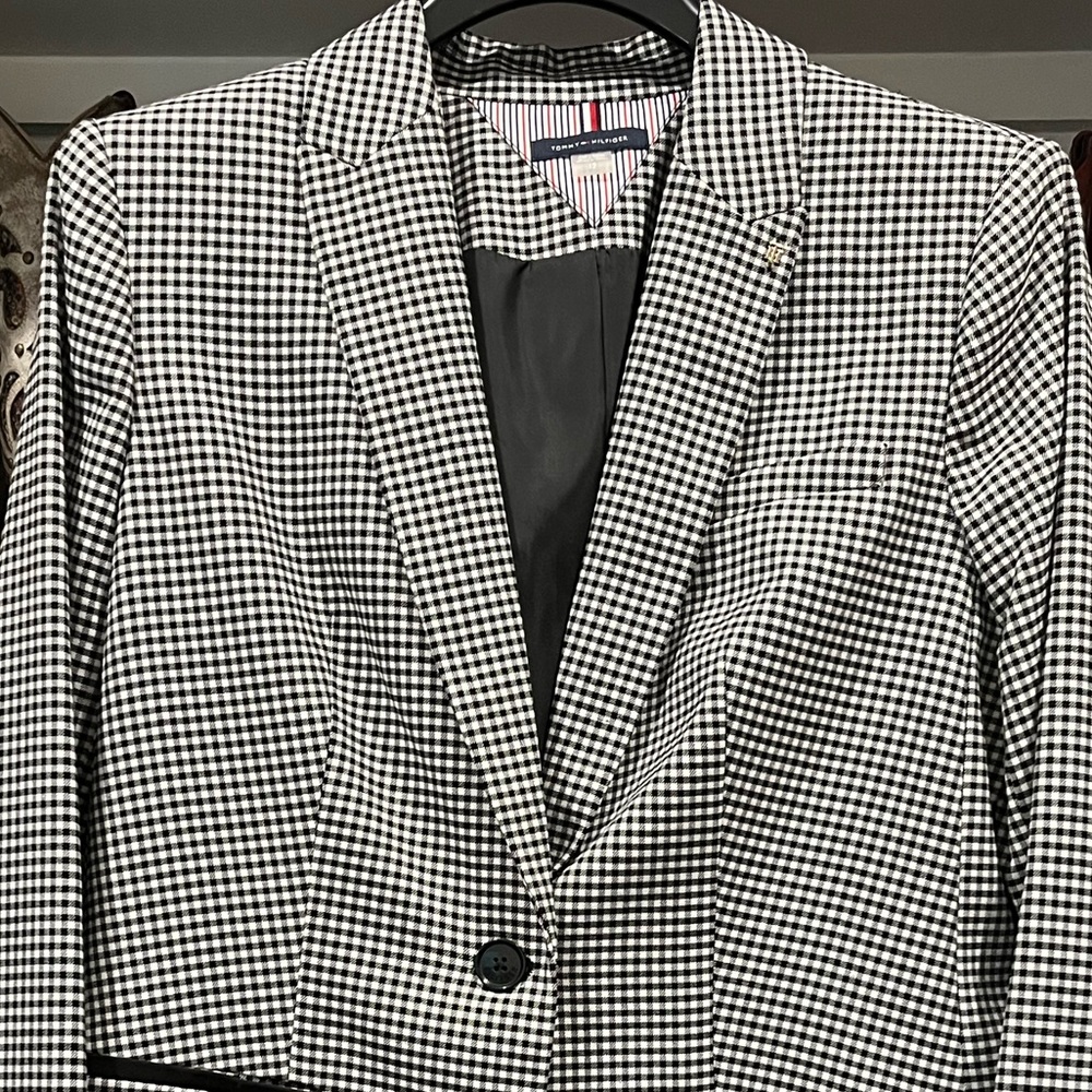 Ladies Tommy Hilfiger long blazer. Never worn. Size 12. Black.